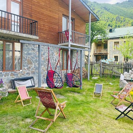 Manana Japaridze'S Guesthouse Mestia Bagian luar foto