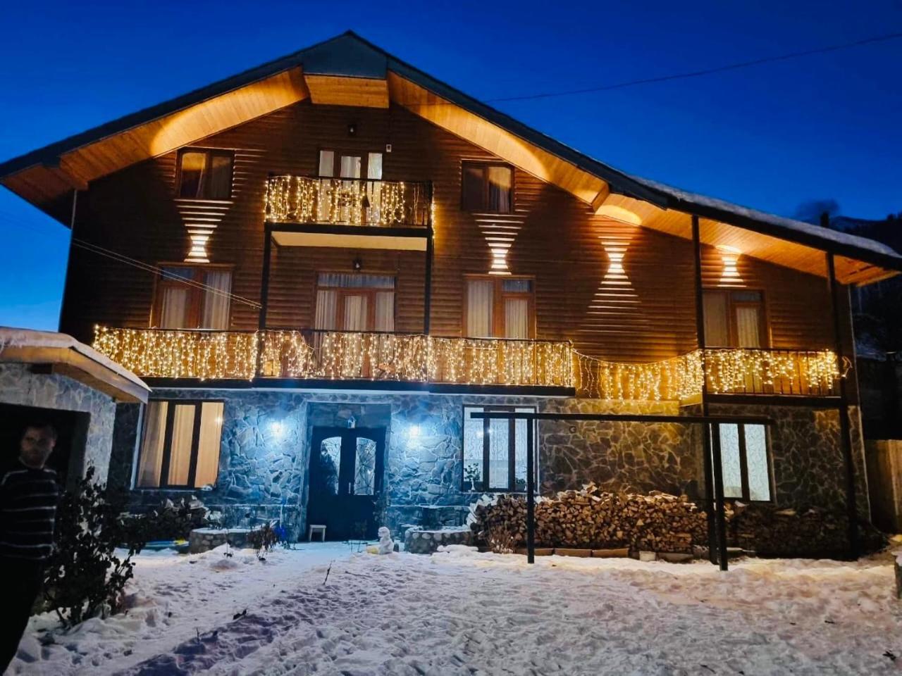 Manana Japaridze'S Guesthouse Mestia Bagian luar foto